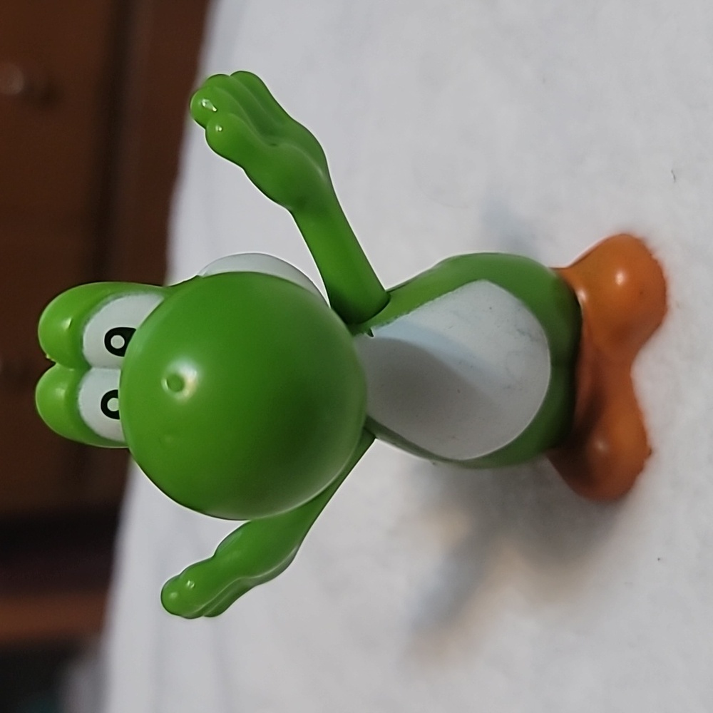 2019 McDonald's Nintendo Super Mario Yoshi 2 3/4" Tall Plastic Toy Figure